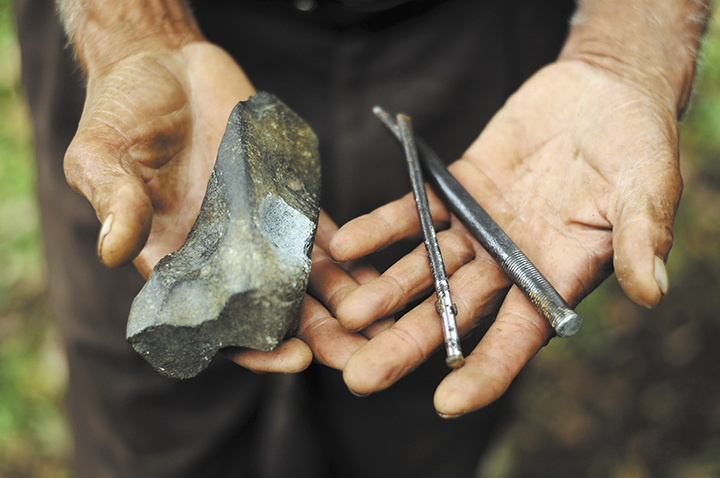 Las herramientas con las que ha esculpido por más de treinta años.  LA PRENSA/Lissa Villagra