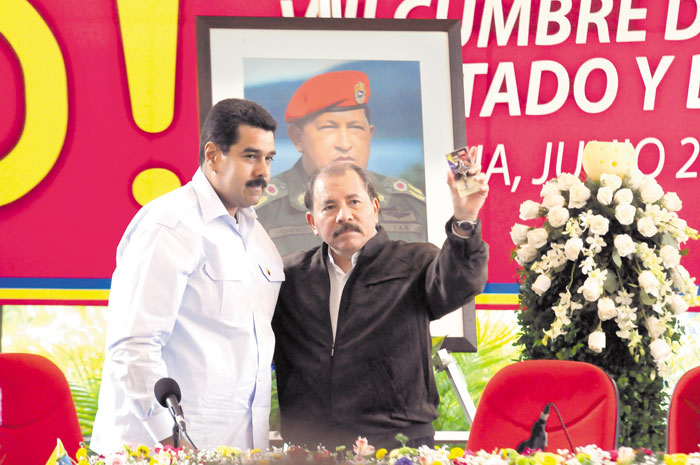 Nicolás Maduro, presidente de Venezuela, con Daniel Ortega, presidente inconstitucional de Nicaragua. LA PRENSA