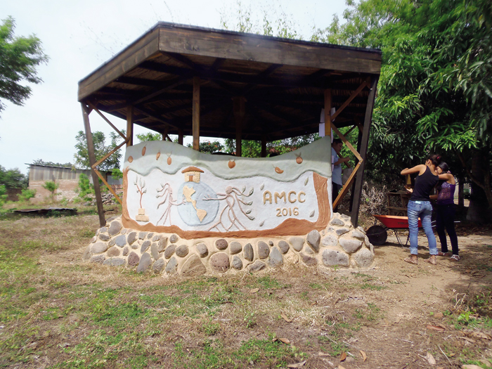 Casas de adobe mejoradas en Estelí - La Prensa (Nicaragua)